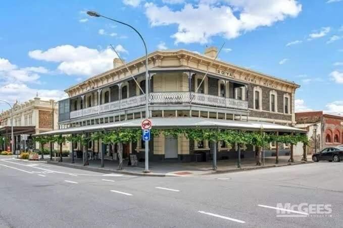 Royal Arms Hotel Port Adelaide Exterior foto